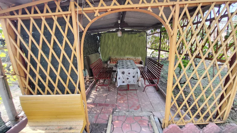 DE VÂNZARE TEREN DE VILĂ DE 6 ARI CU CASĂ 3