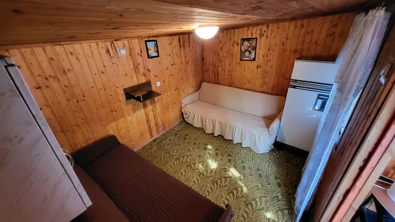 DE VÂNZARE TEREN DE VILĂ DE 6 ARI CU CASĂ 7
